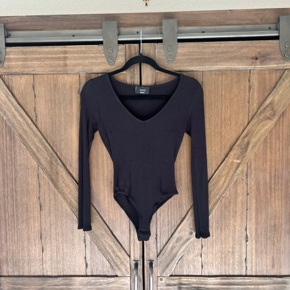 Vici Ribbed Long-Sleeve V-neck Bodysuit in Black Size Medium - Picture 8 of 8